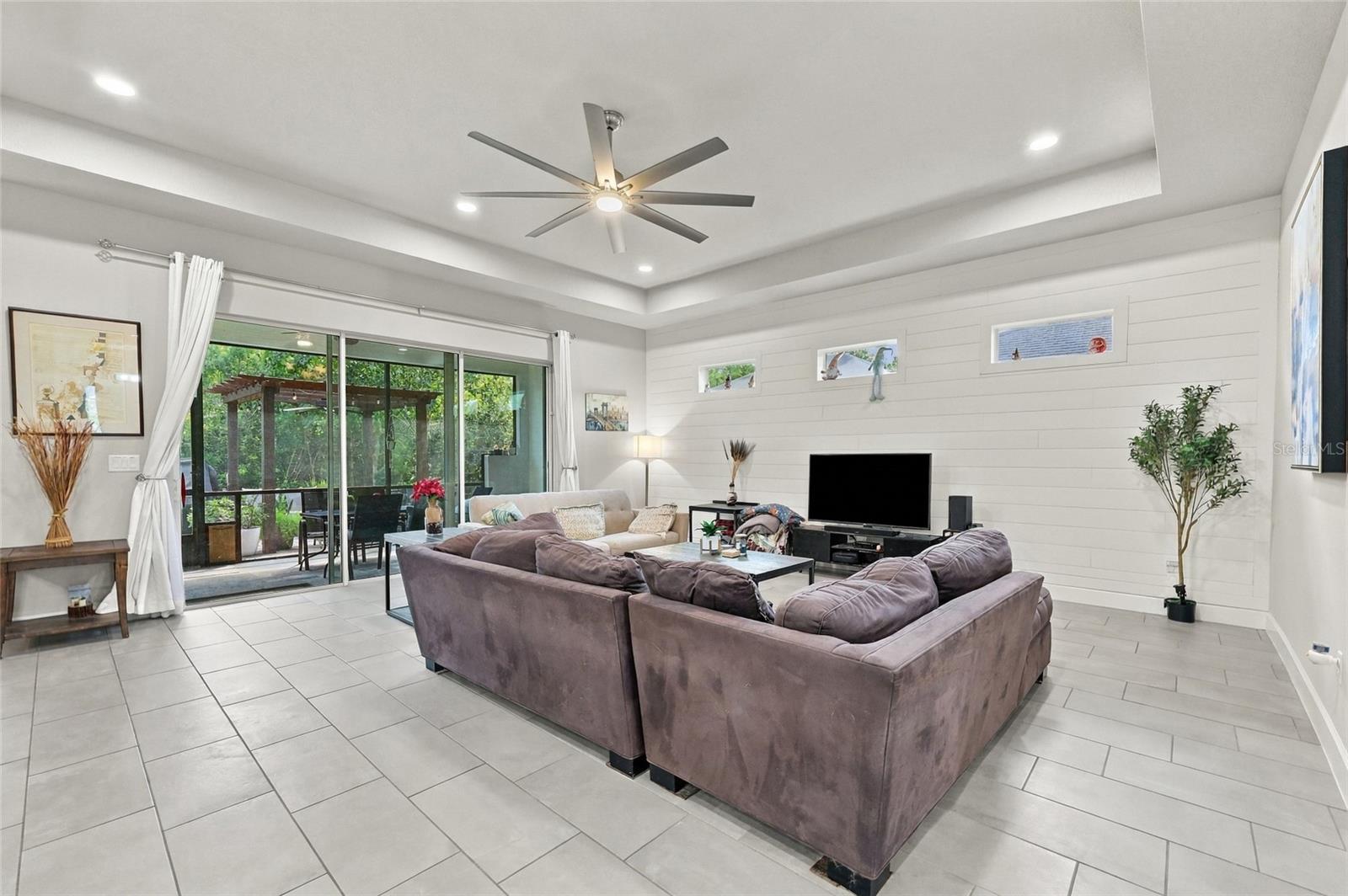 401 Nottinghill St Property Photo 6