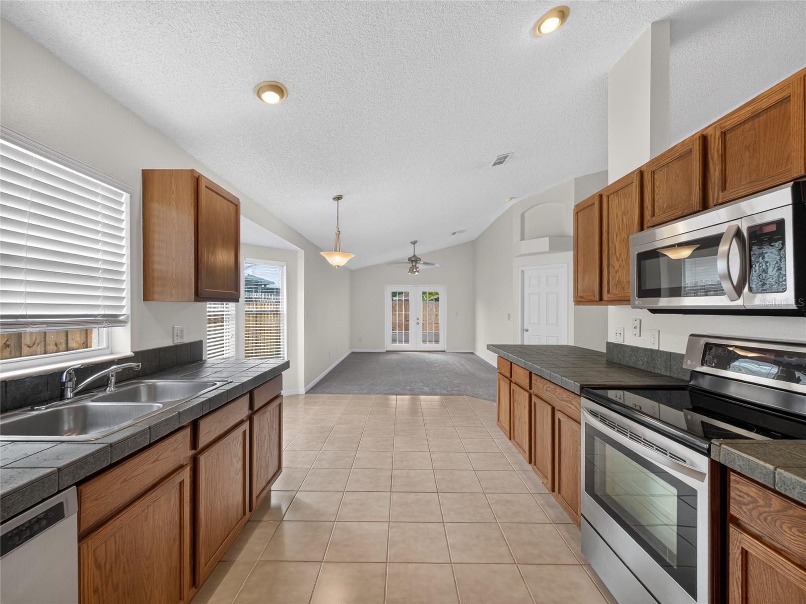 103 Prince Pl Property Photo 6
