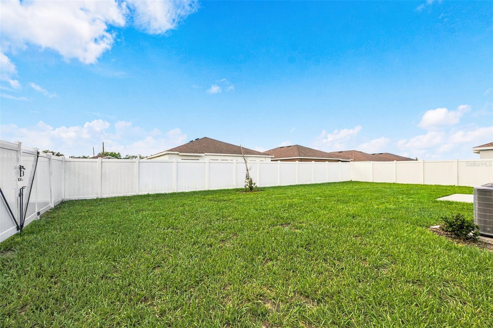 350 Rustic Rail Dr Property Photo 17
