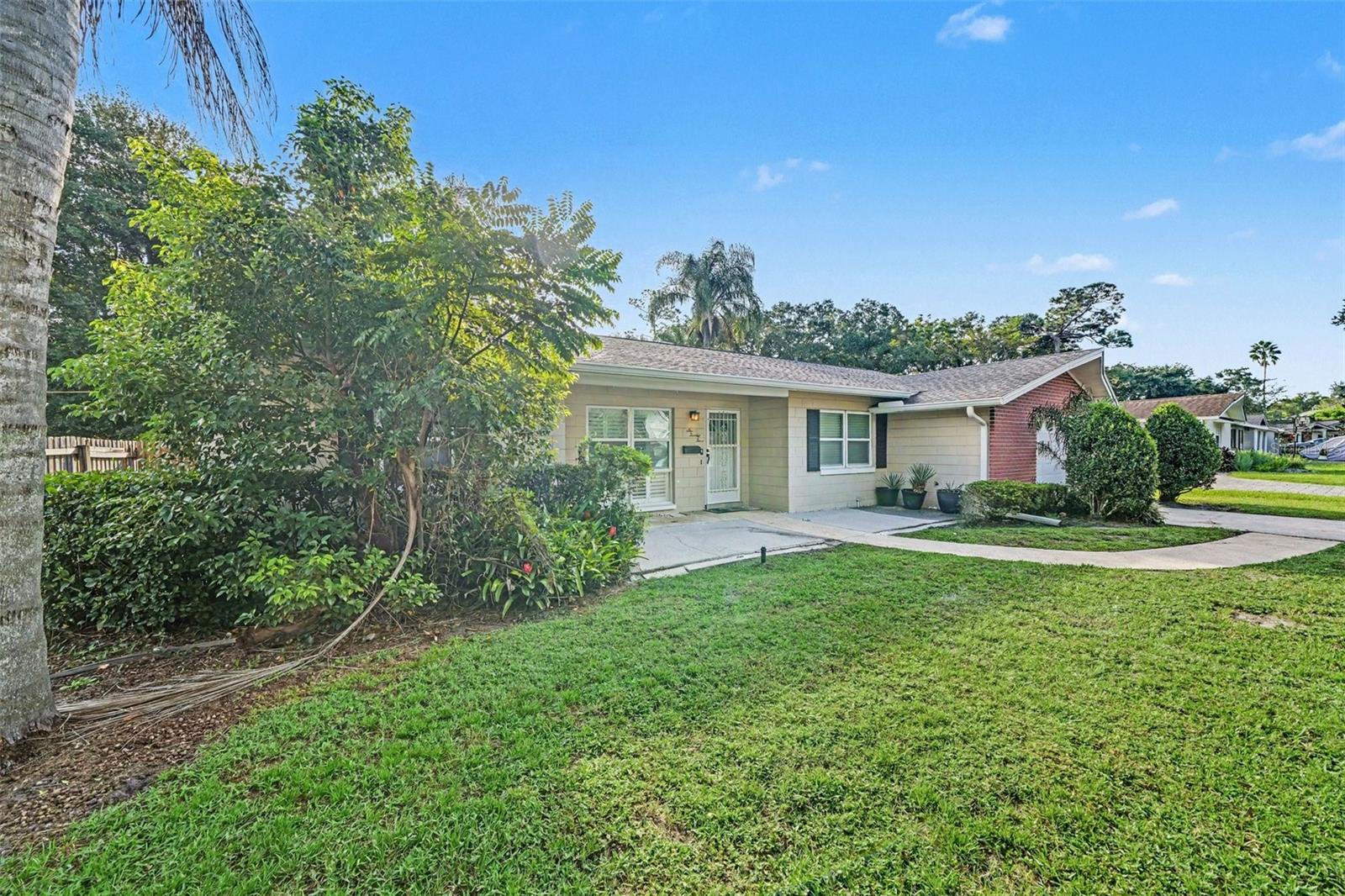 624 Fitzwalter Dr Property Photo 3