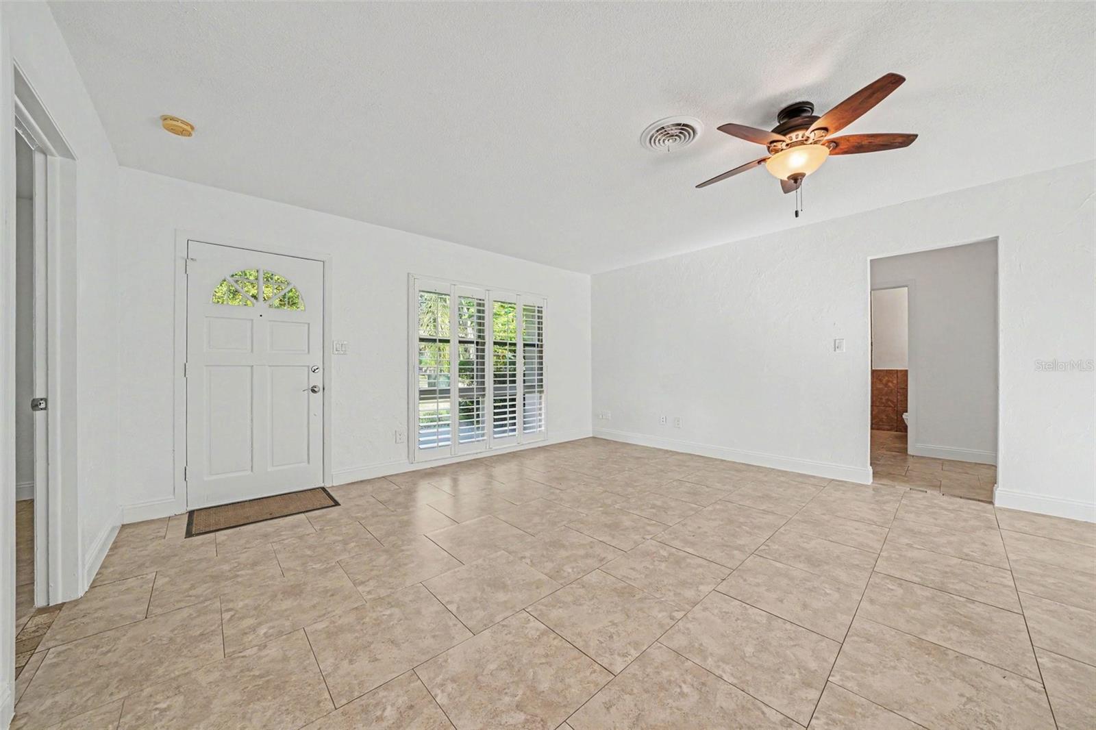 624 Fitzwalter Dr Property Photo 6