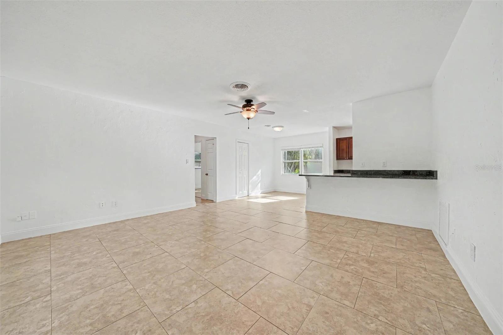 624 Fitzwalter Dr Property Photo 7