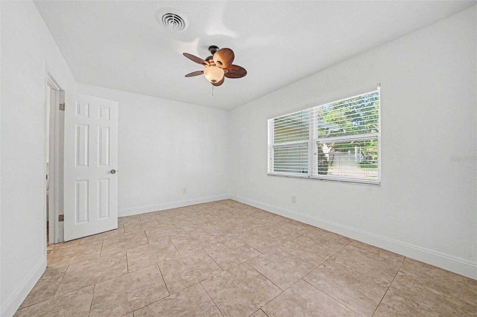624 Fitzwalter Dr Property Photo 16