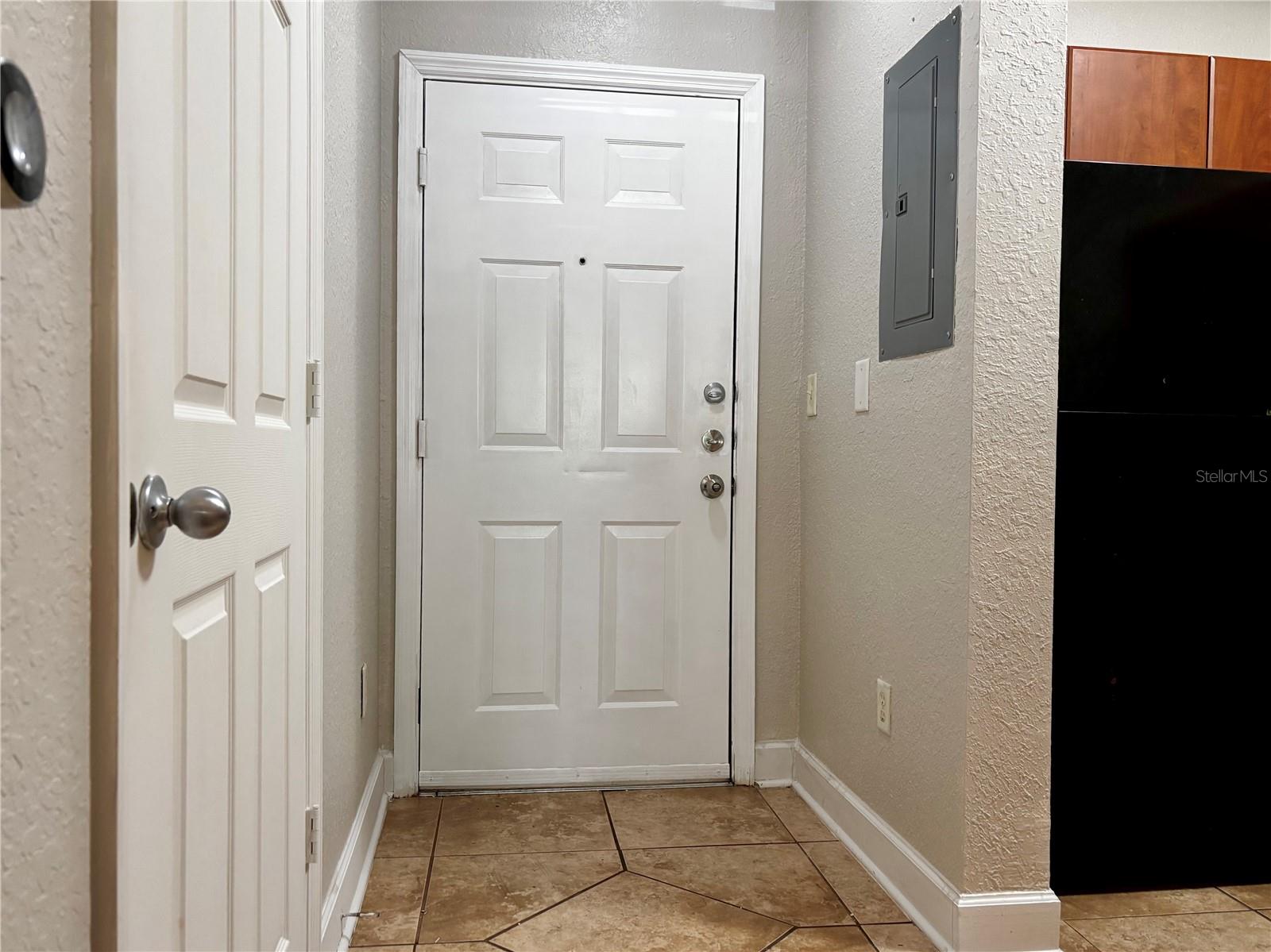 304 E South St #2019 Property Photo 2