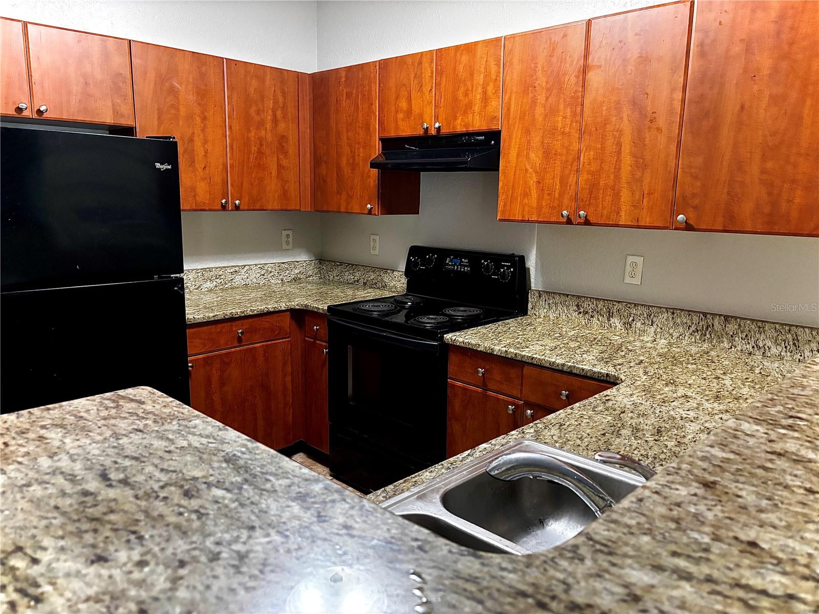 304 E South St #2019 Property Photo 3