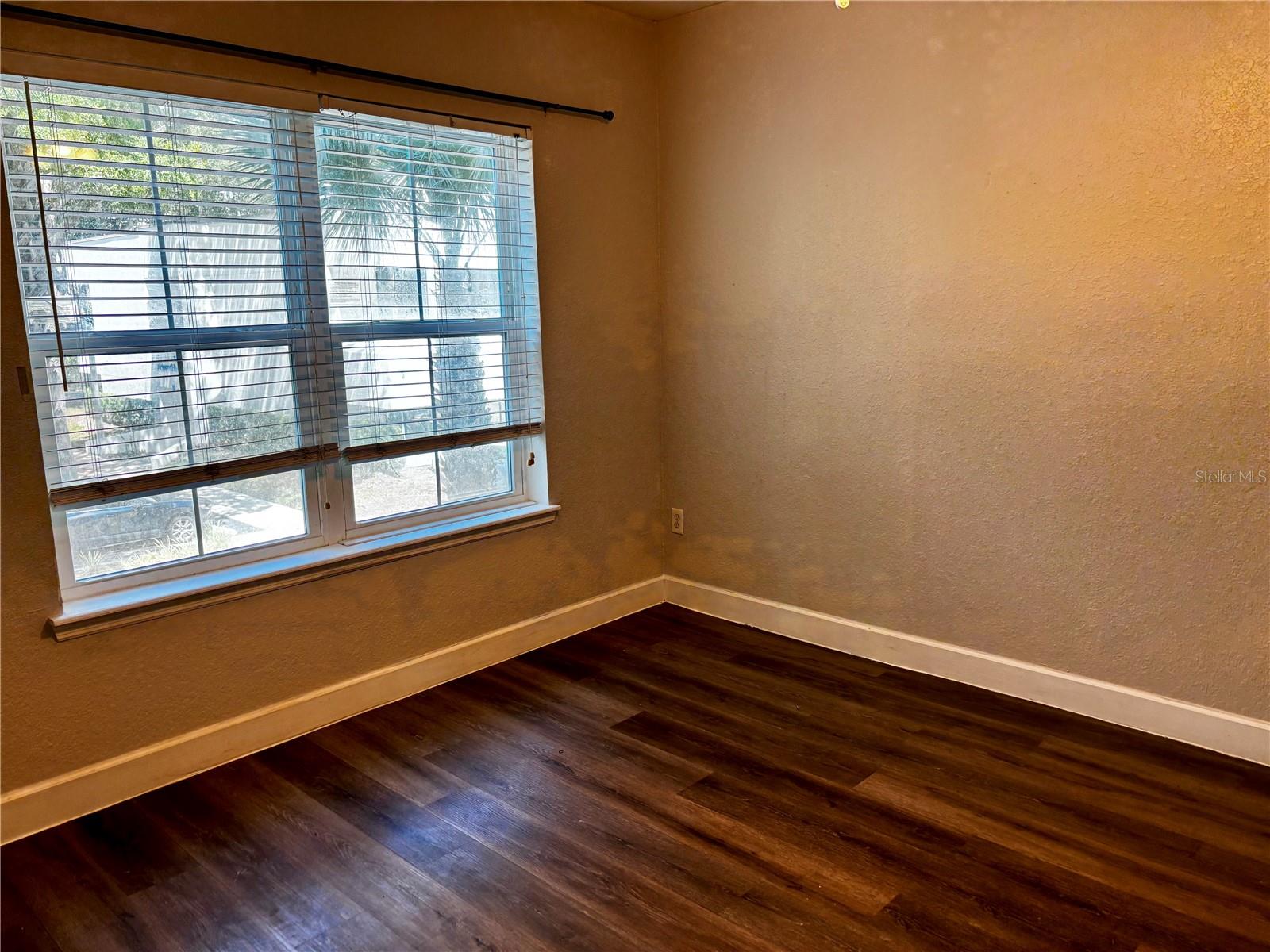 304 E South St #2019 Property Photo 7