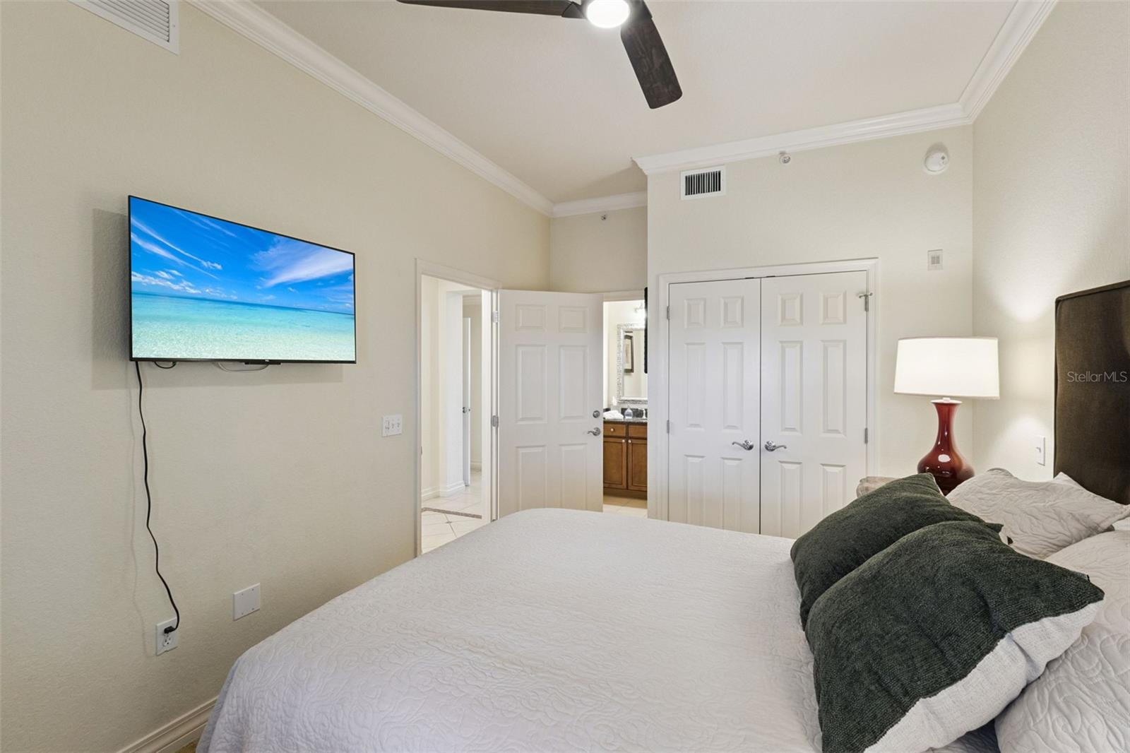 1100 Sunset View Cir #402 Property Photo 20