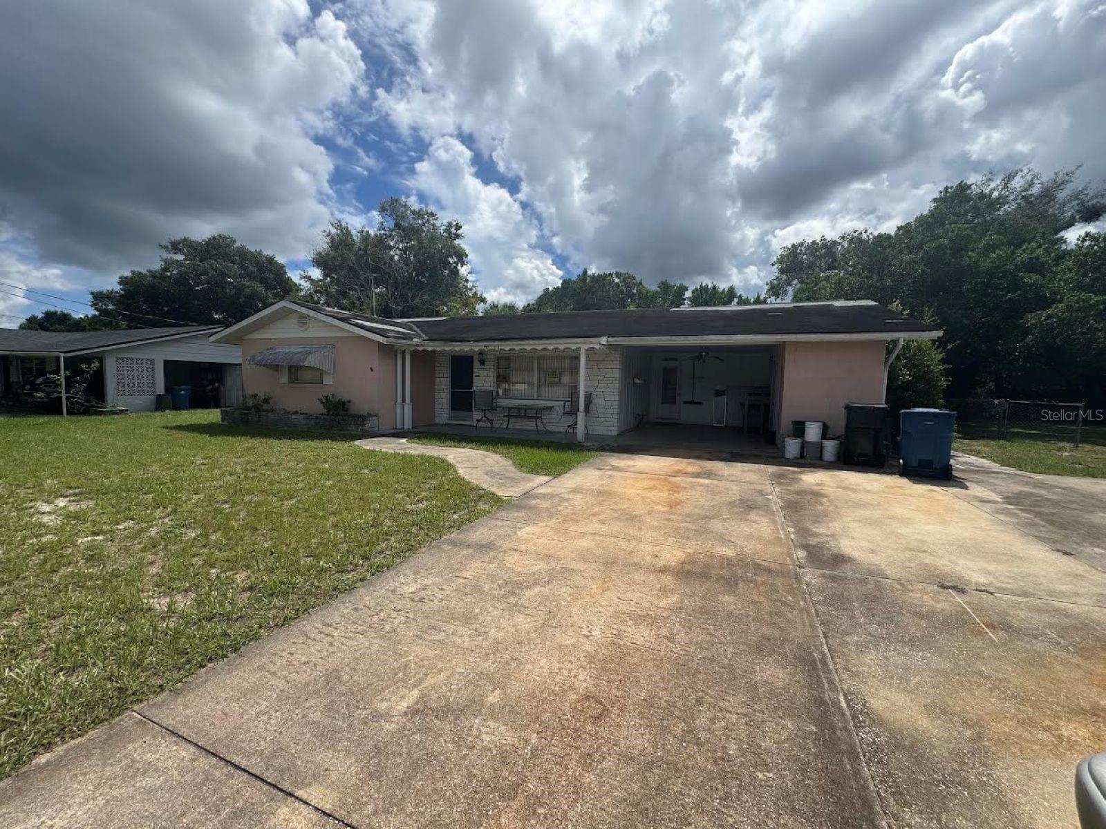 230 E ROBERTS ST Property Photo 1