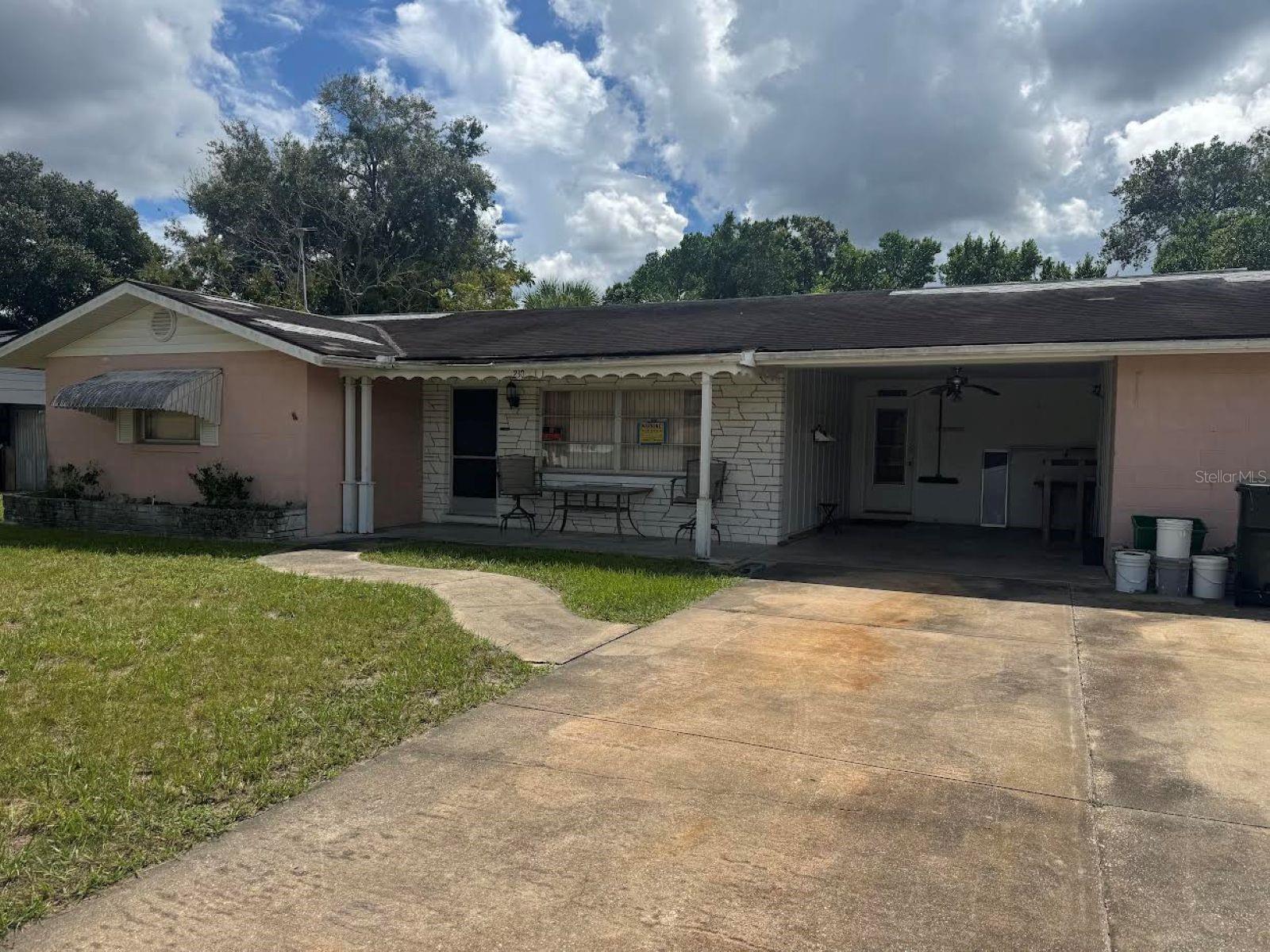 230 E Roberts St Property Photo 2