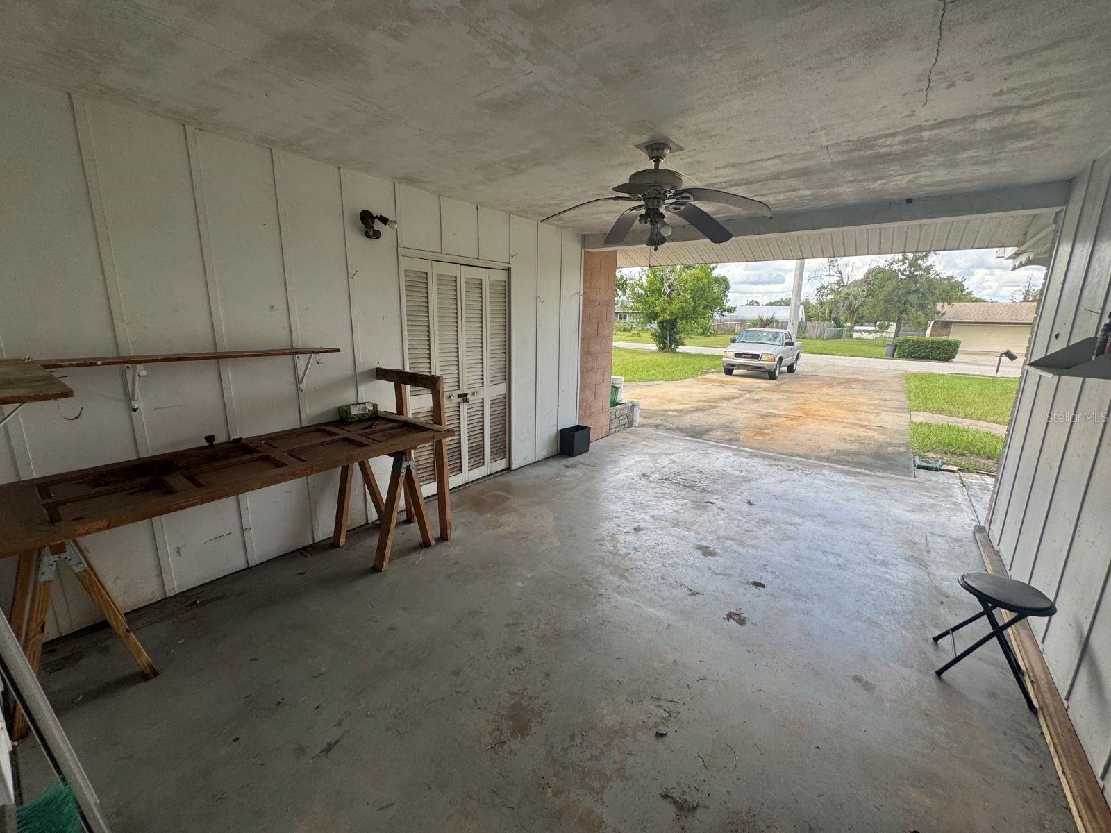 230 E Roberts St Property Photo 3