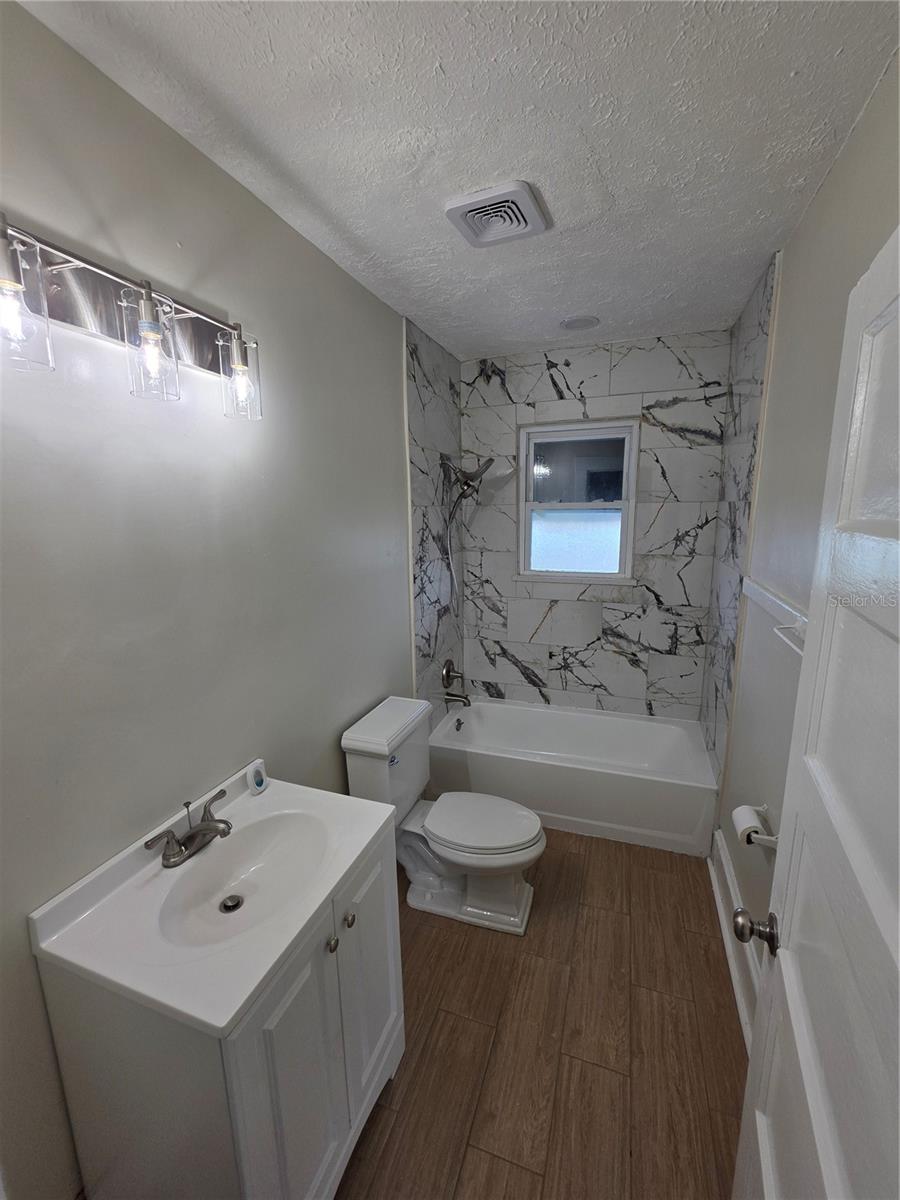 217 S Oak Ave Property Photo 4