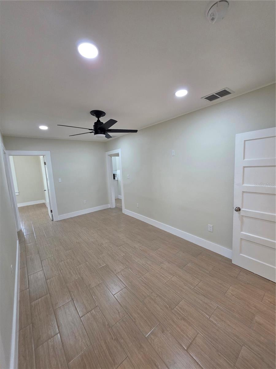 217 S Oak Ave Property Photo 8