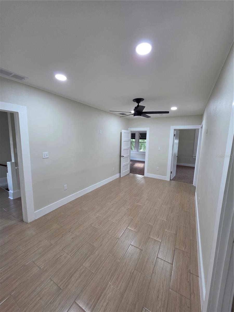 217 S Oak Ave Property Photo 9