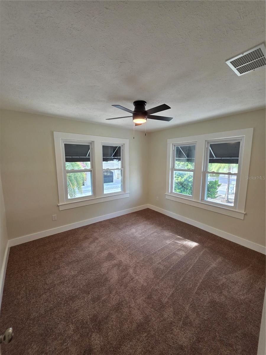 217 S Oak Ave Property Photo 13