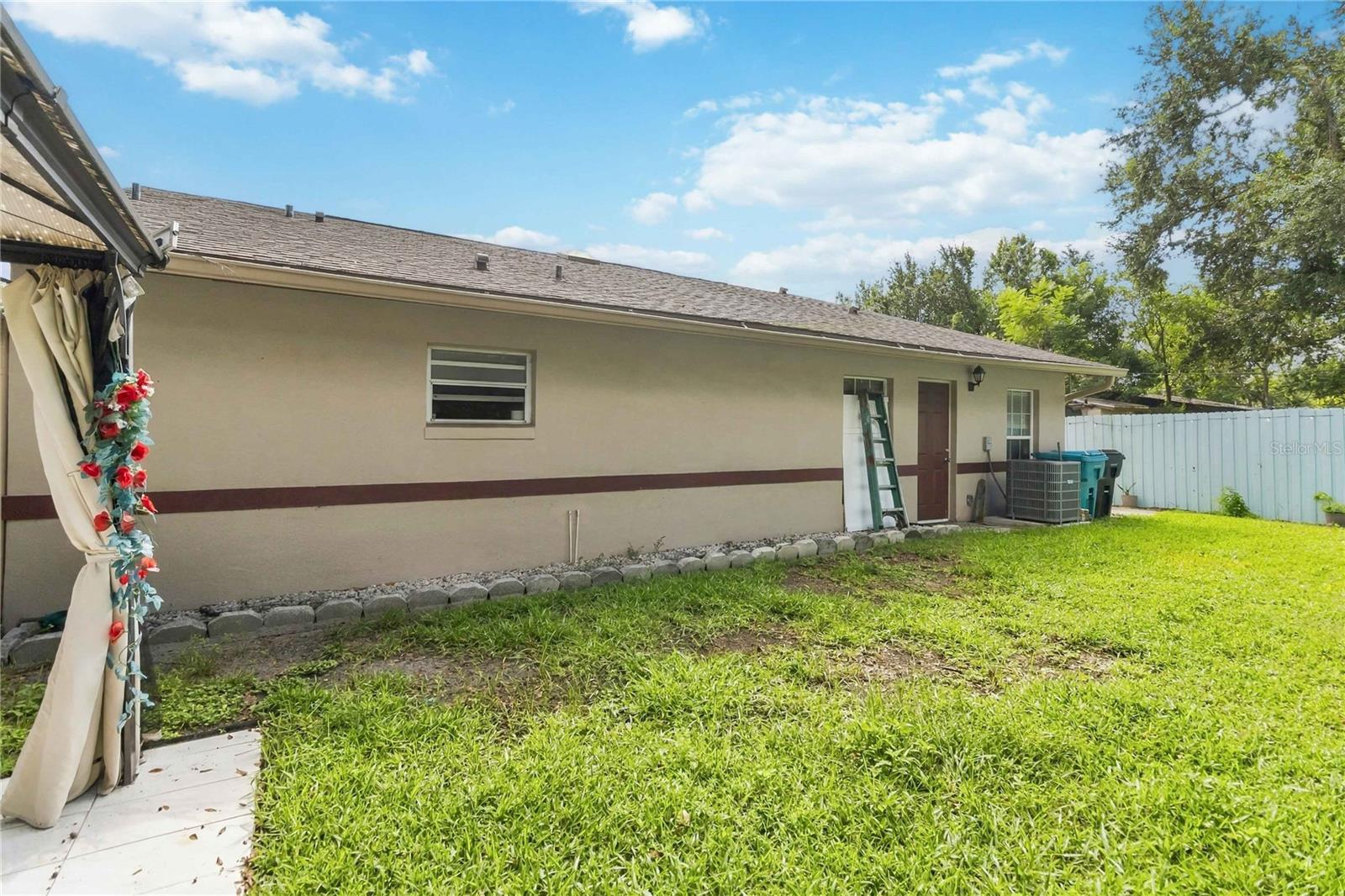1530 Guinyard Way Property Photo 27