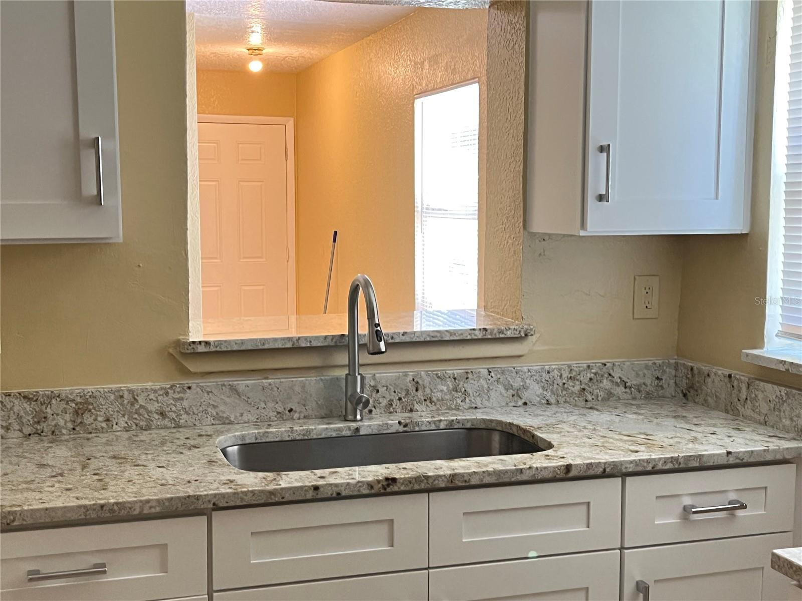 300 Campus View Dr Property Photo 6