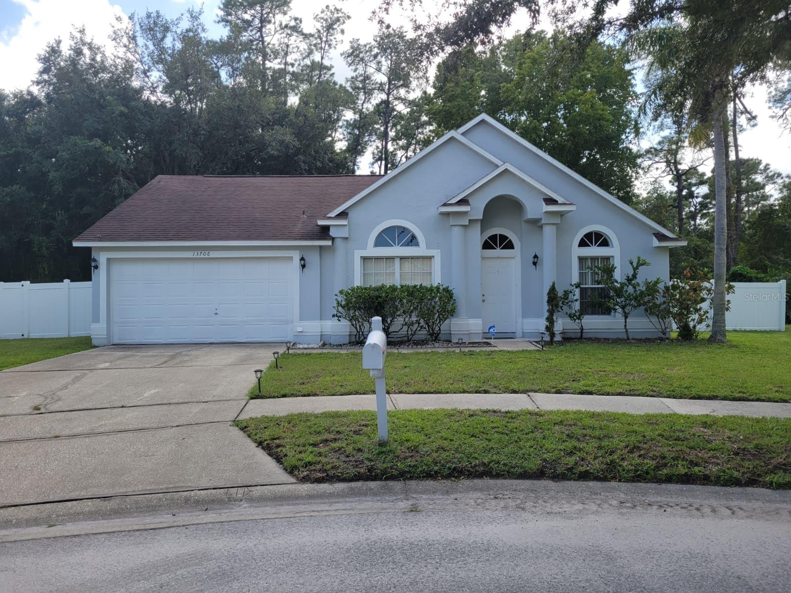 13706 RIVERPATH GROVE DR Property Photo 1