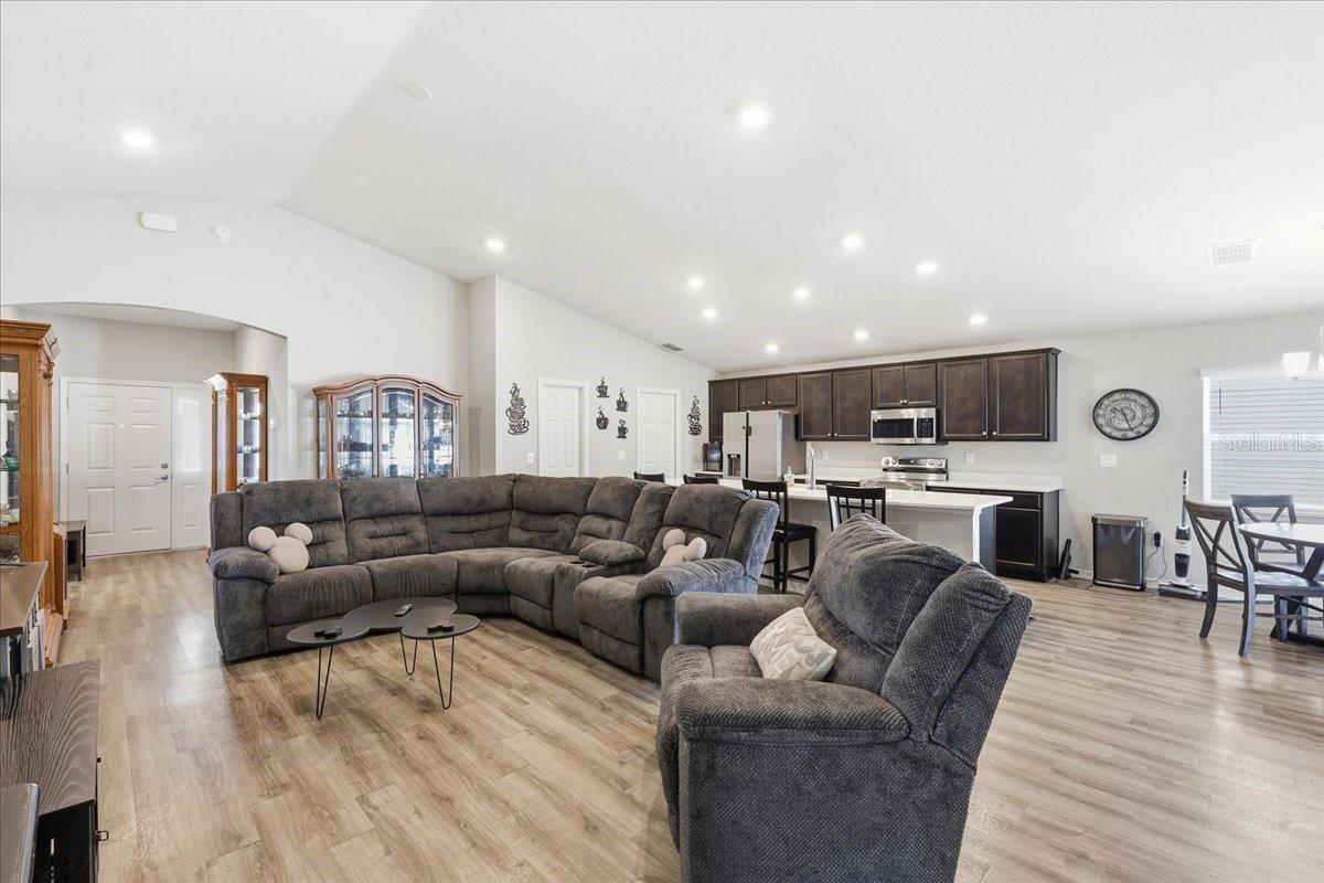 2447 Matterhorn Trl Property Photo 4