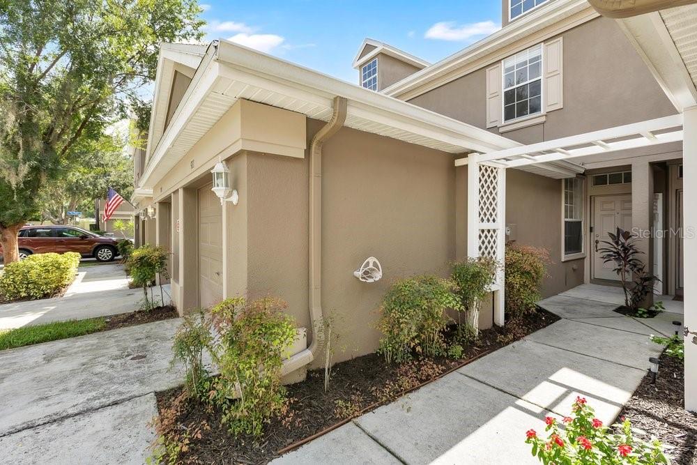 9811 Fan Palm Way Property Photo 2