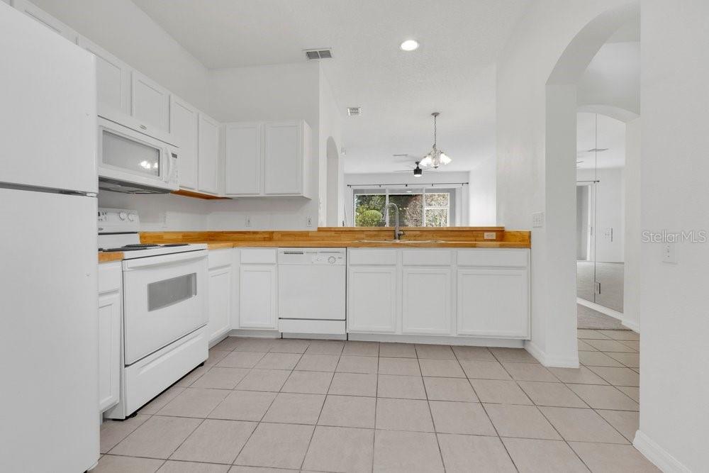 9811 Fan Palm Way Property Photo 4