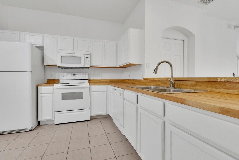 9811 Fan Palm Way Property Photo 5