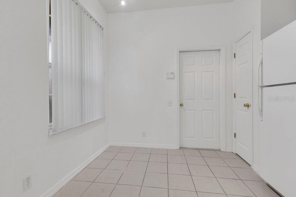9811 Fan Palm Way Property Photo 6
