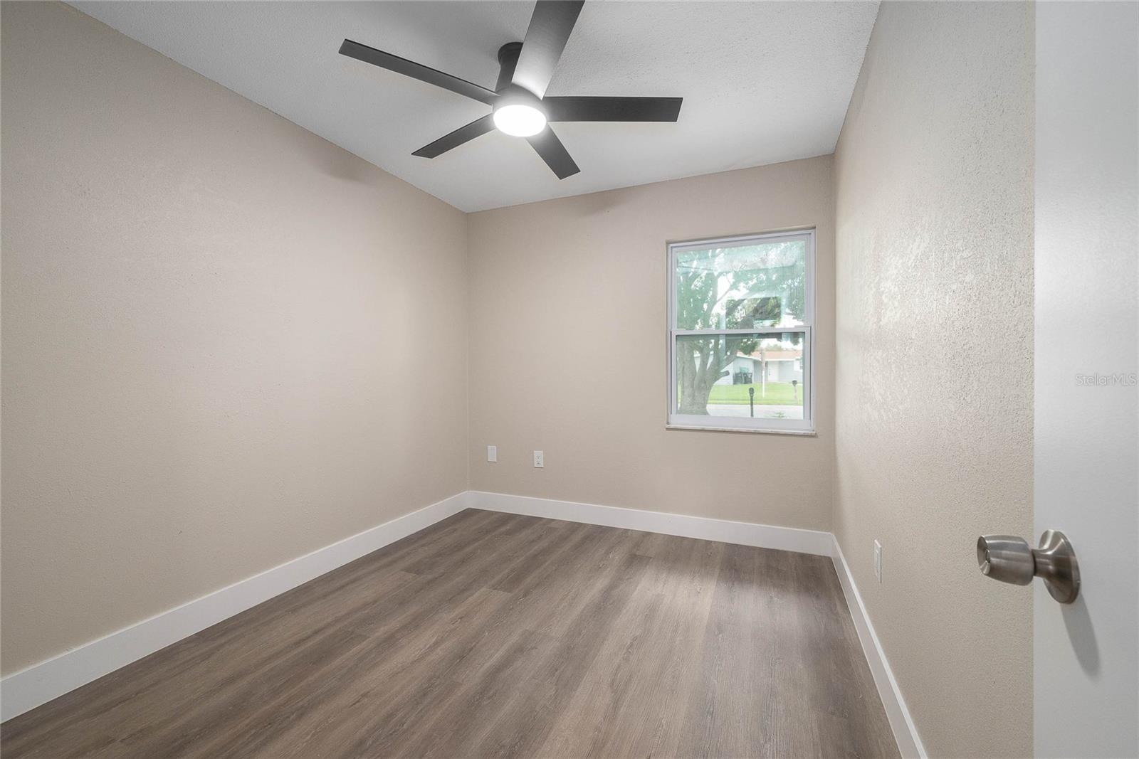 842 Jordan Ave Property Photo 18