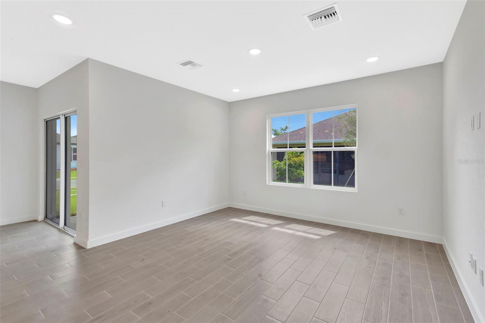 301 Silver Sands Ln Property Photo 16