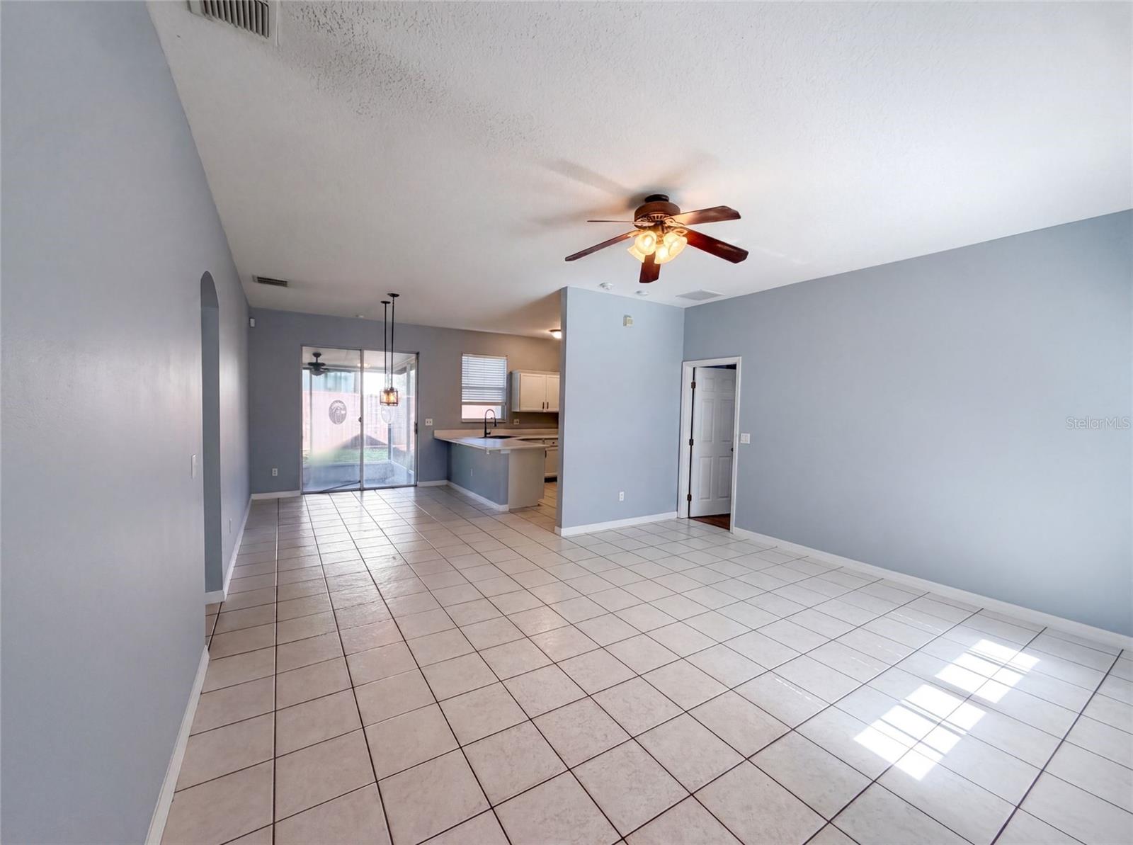 826 Hilly Bend Dr Property Photo 3