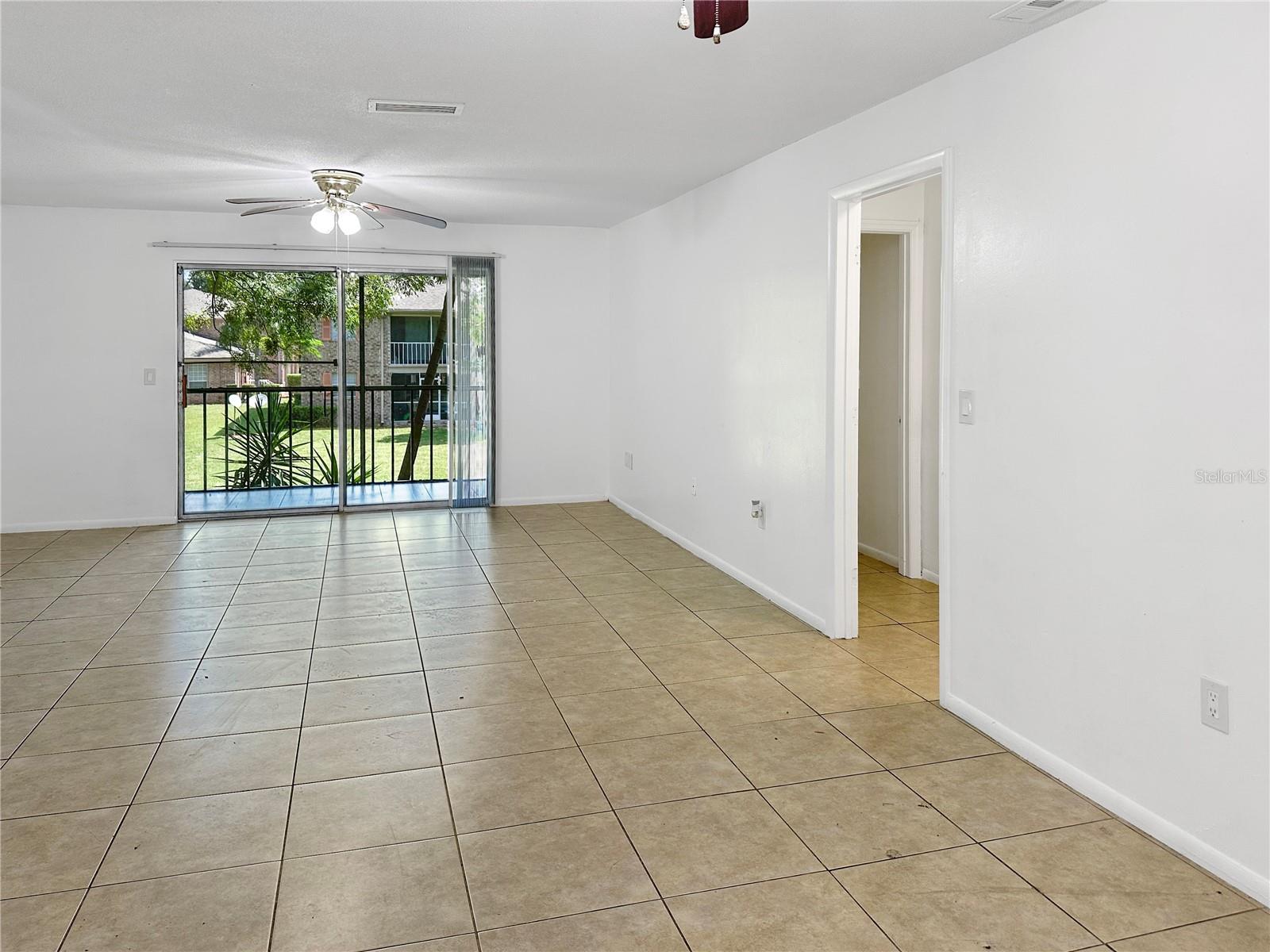 508 Banyon Tree Cir #200 Property Photo 7