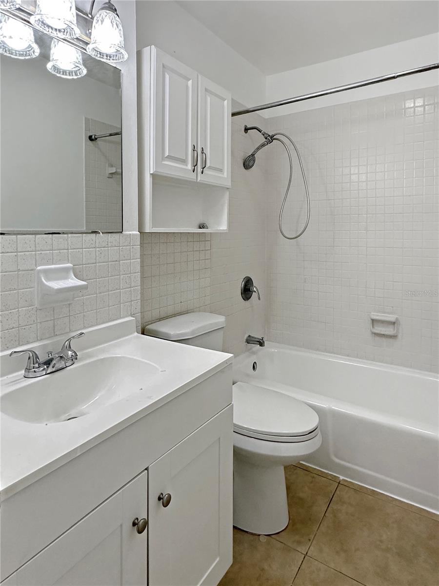 508 Banyon Tree Cir #200 Property Photo 9