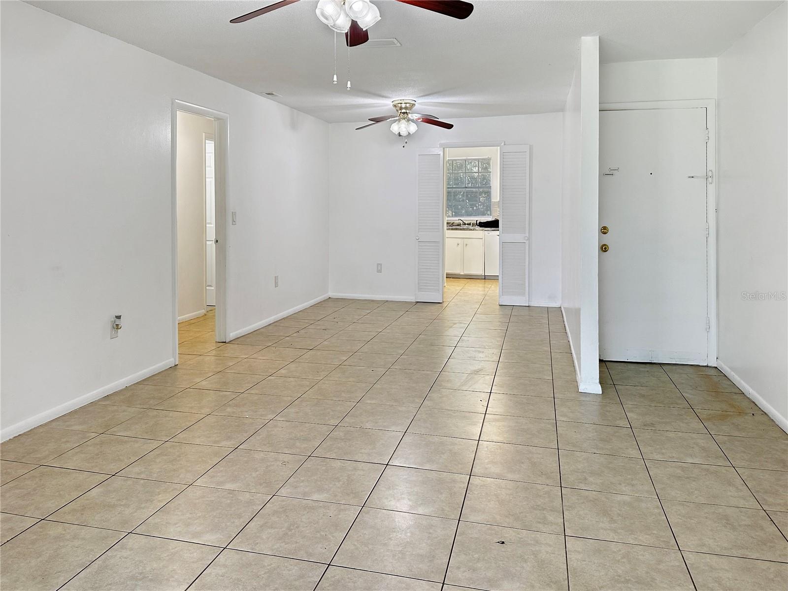 508 Banyon Tree Cir #200 Property Photo 10