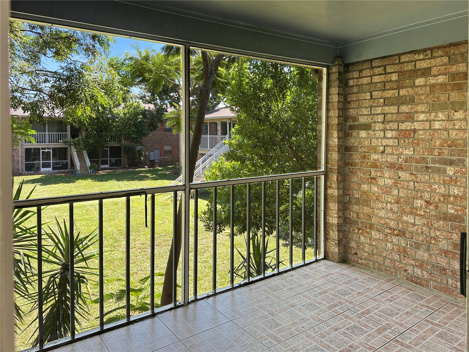 508 Banyon Tree Cir #200 Property Photo 14