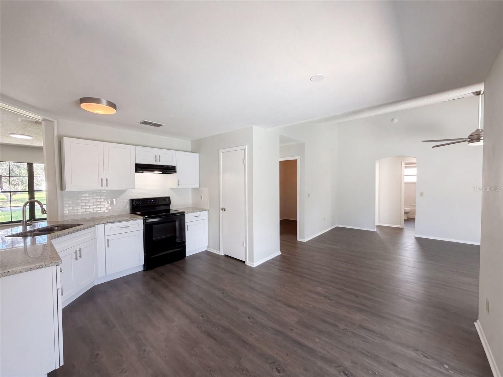 7704 Simon Ridge Ct Property Photo 2