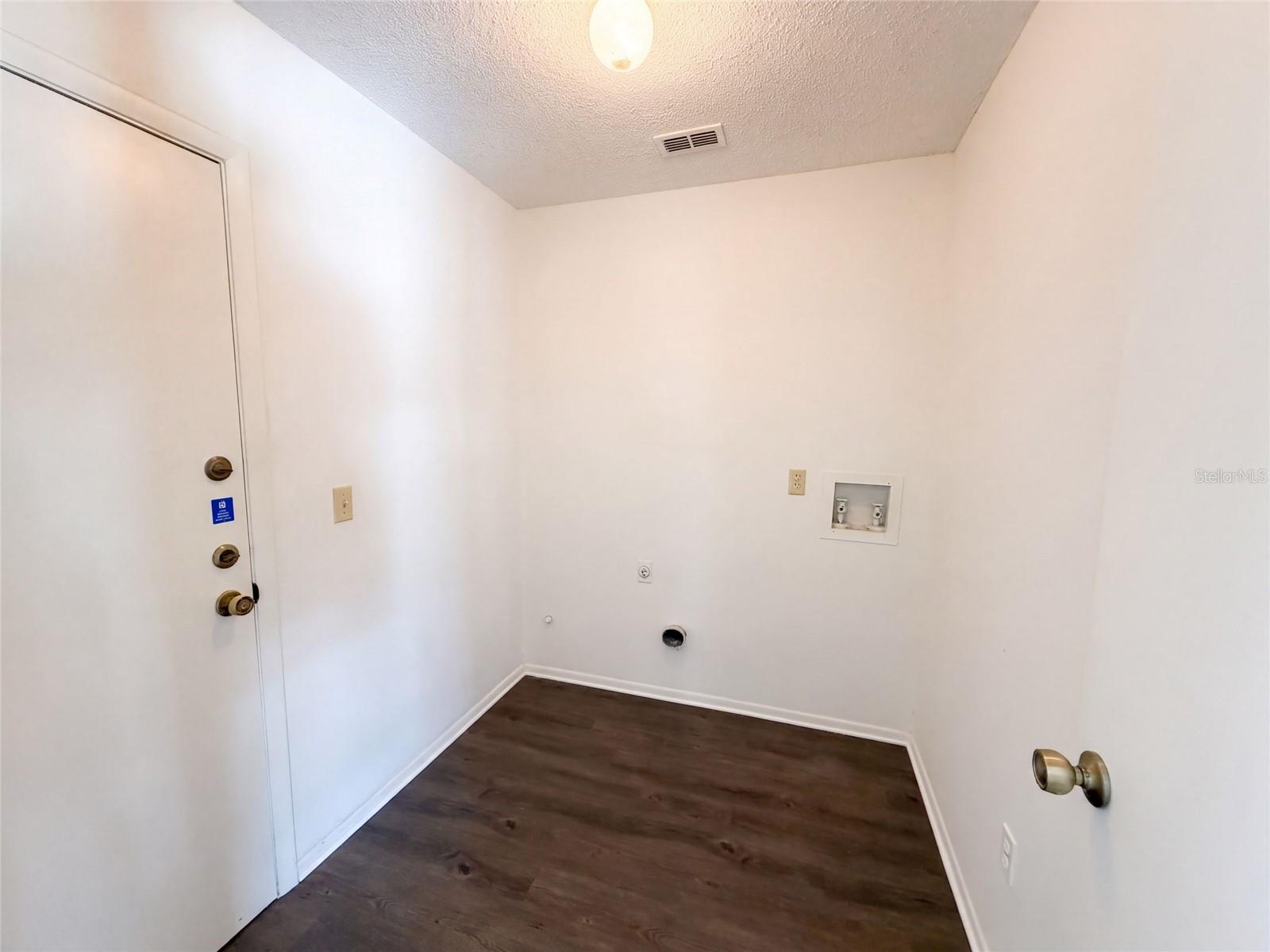 7704 Simon Ridge Ct Property Photo 25