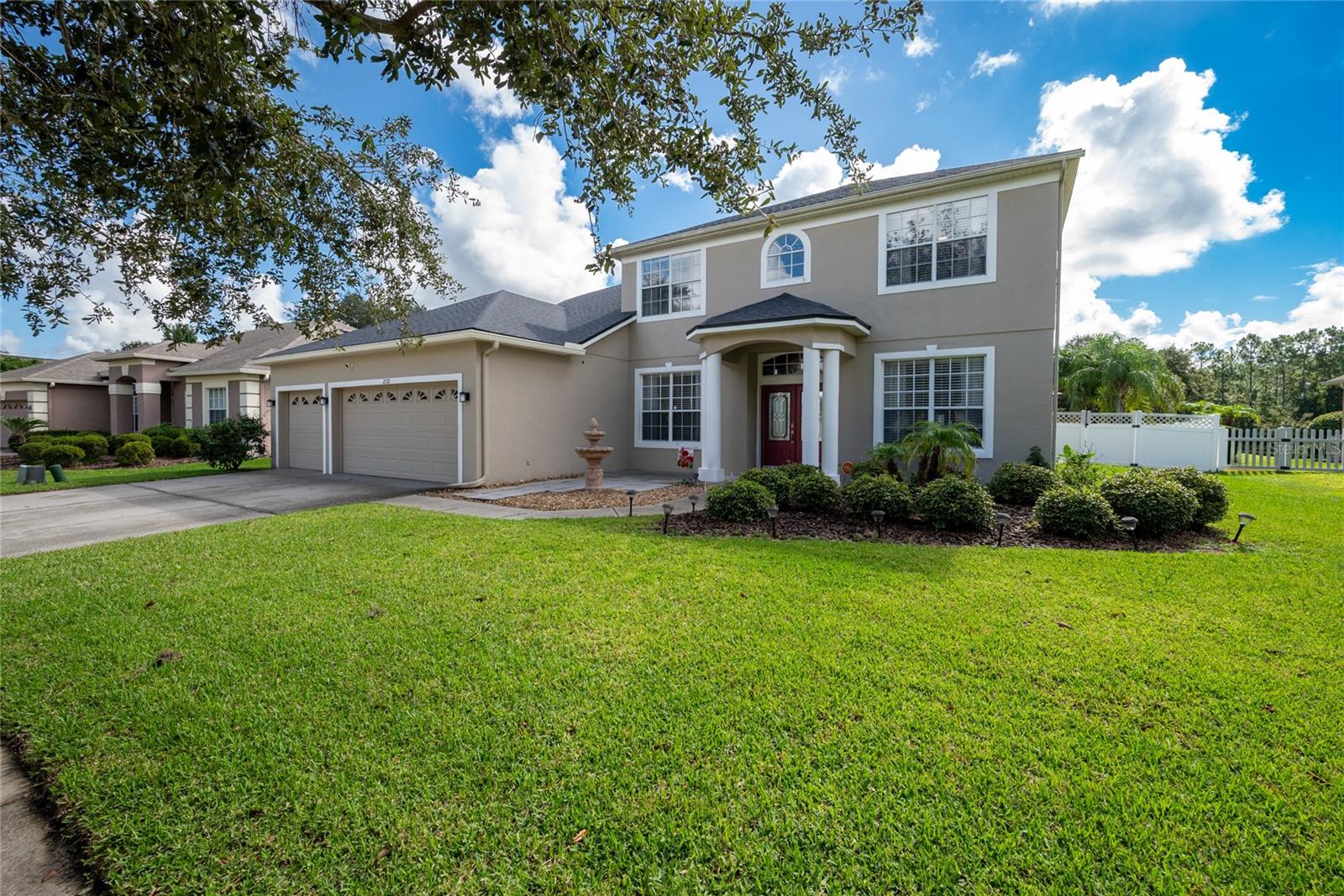 2122 Cascades Cove Dr Property Photo 2