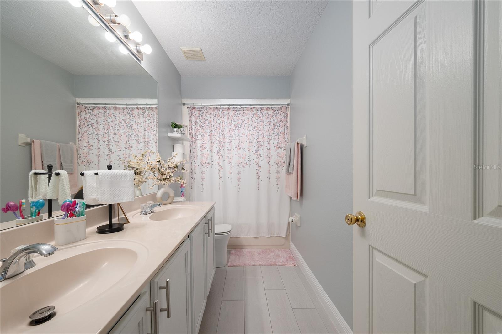 2122 Cascades Cove Dr Property Photo 47