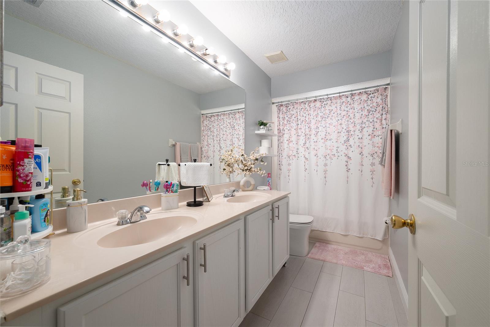 2122 Cascades Cove Dr Property Photo 48