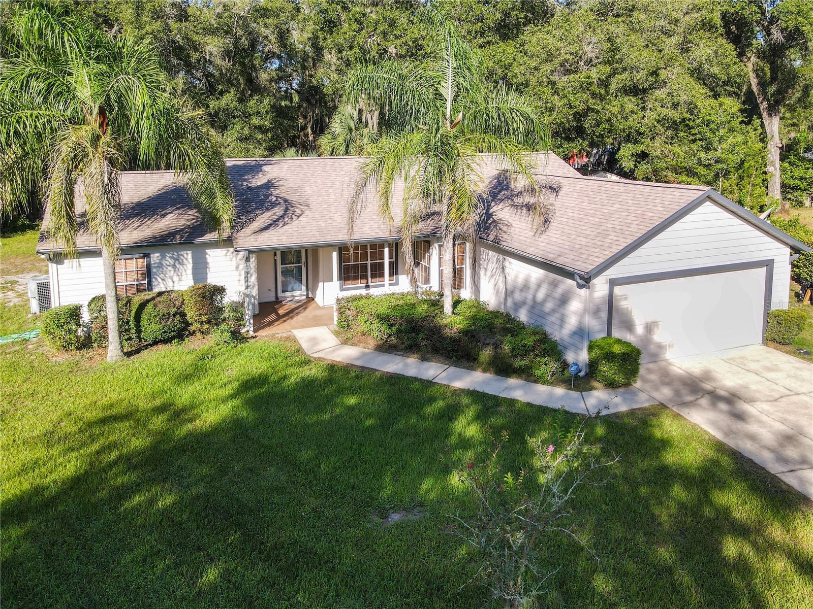 1056 Shady Hollow Dr Property Photo 2