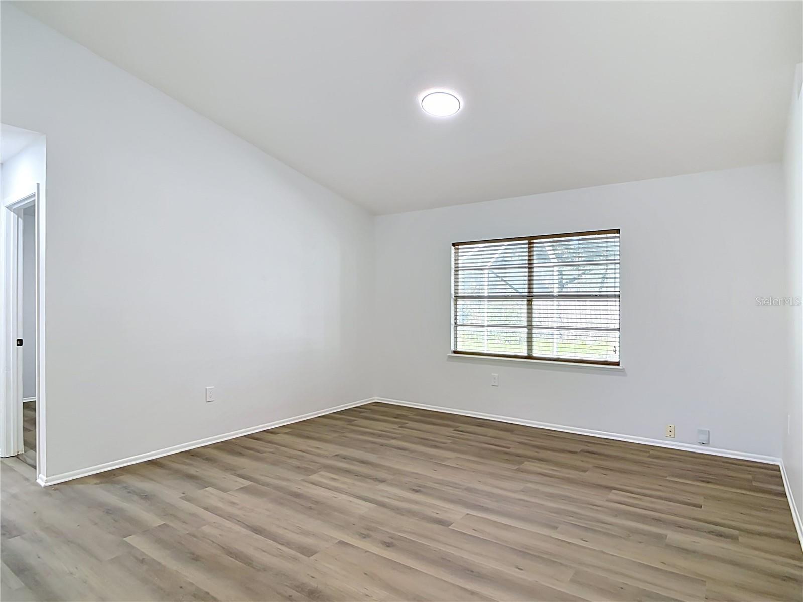 1056 Shady Hollow Dr Property Photo 9