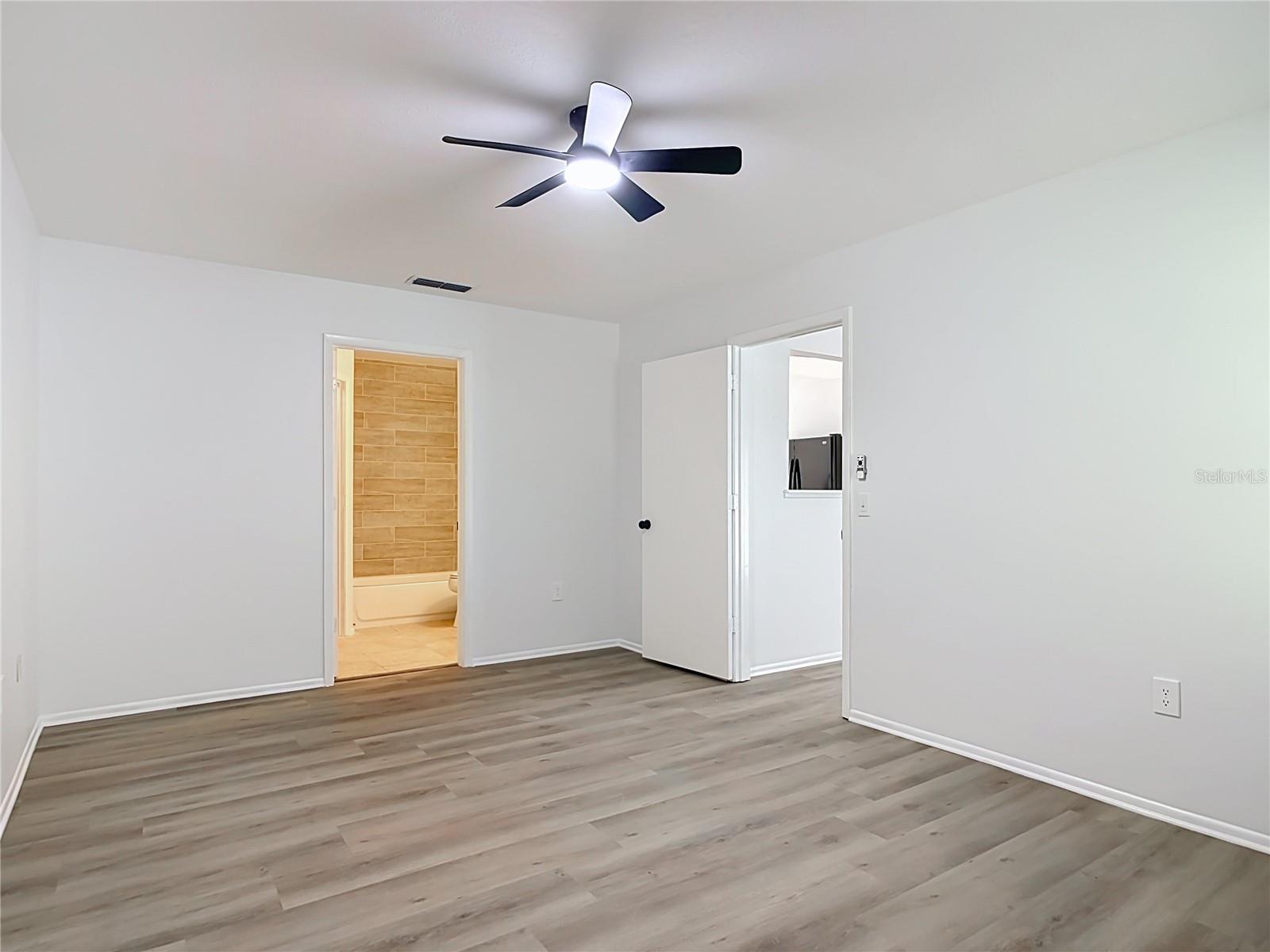 1056 Shady Hollow Dr Property Photo 23