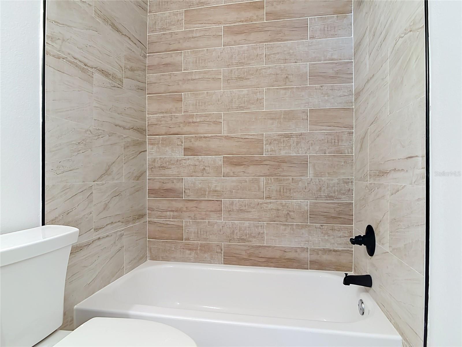 1056 Shady Hollow Dr Property Photo 33
