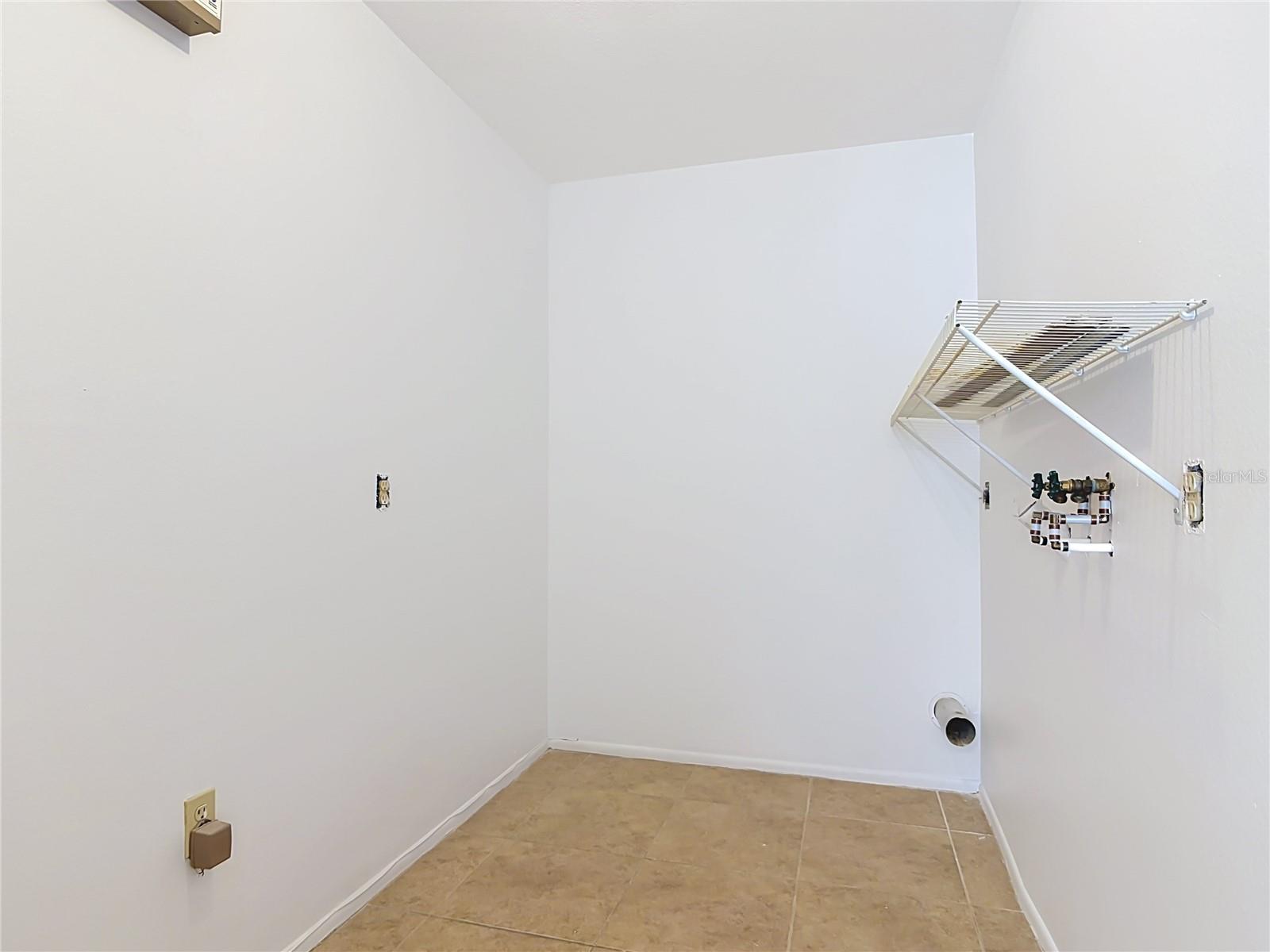 1056 Shady Hollow Dr Property Photo 35