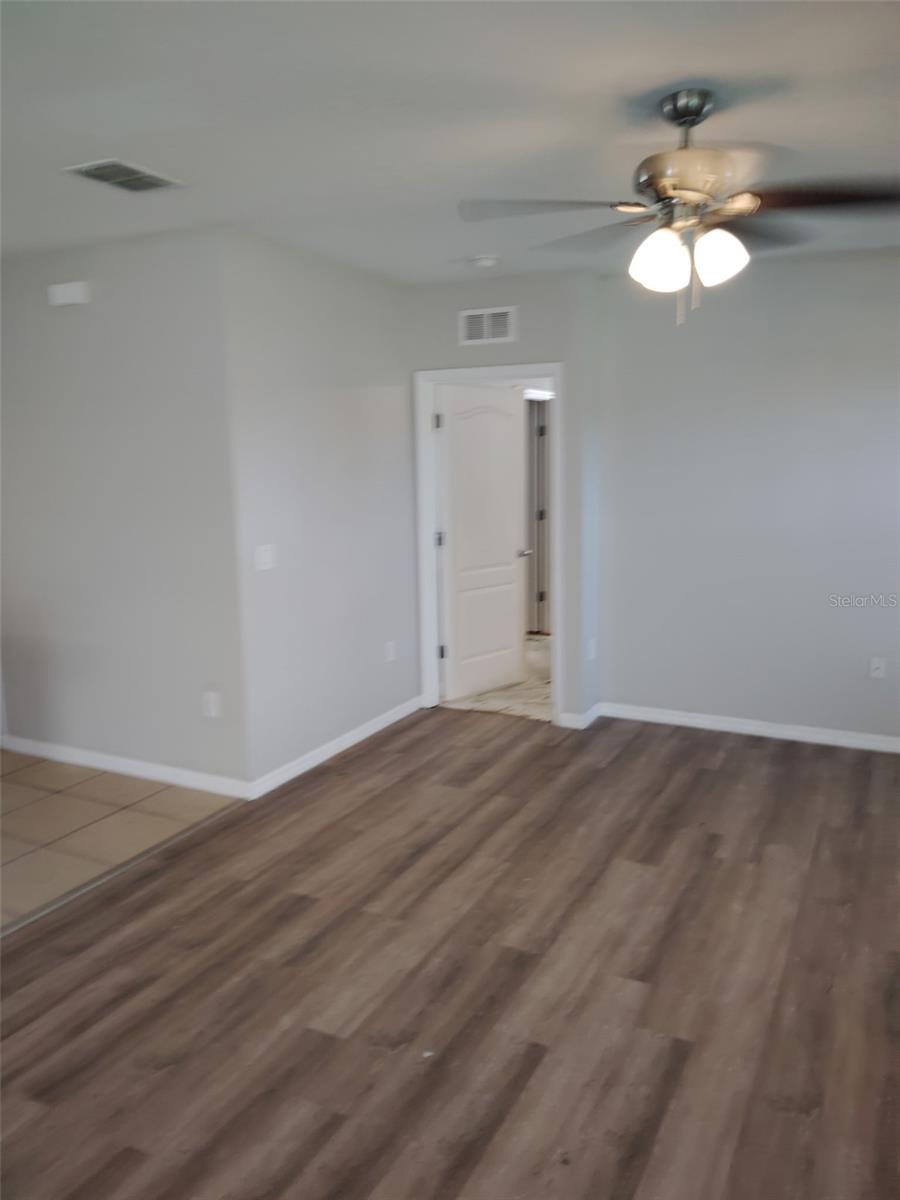 4206 Roberta Dr Property Photo 3