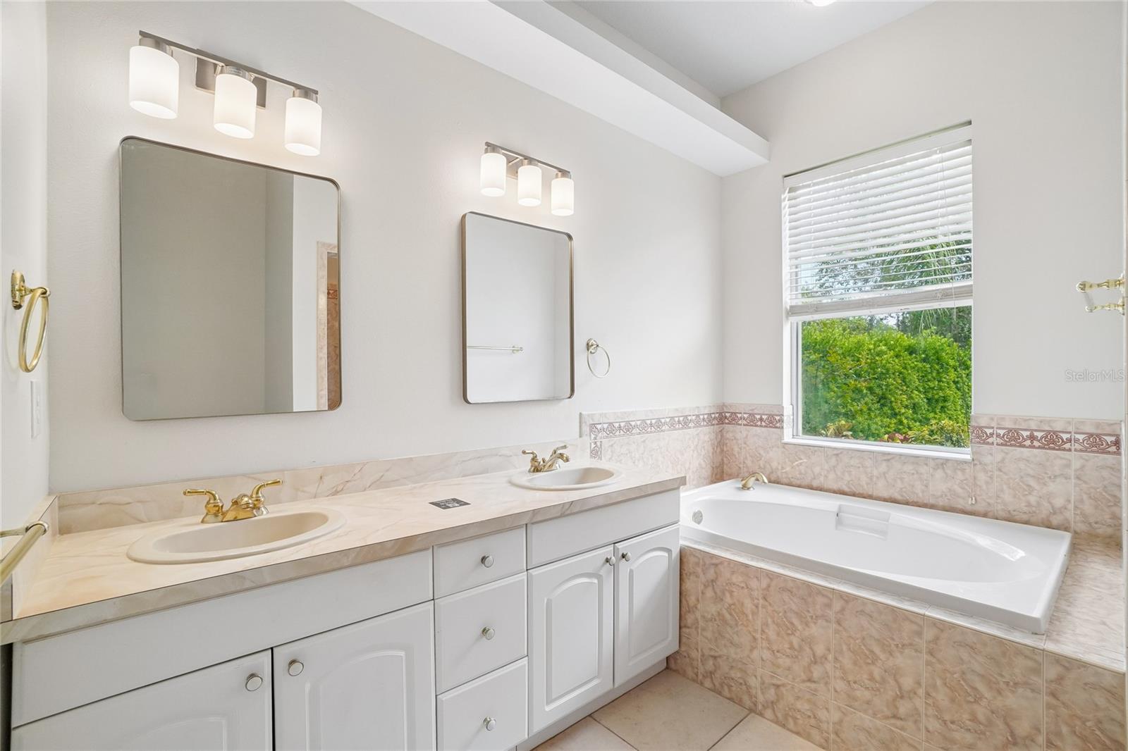 17718 Crystal Cove Pl Property Photo 8
