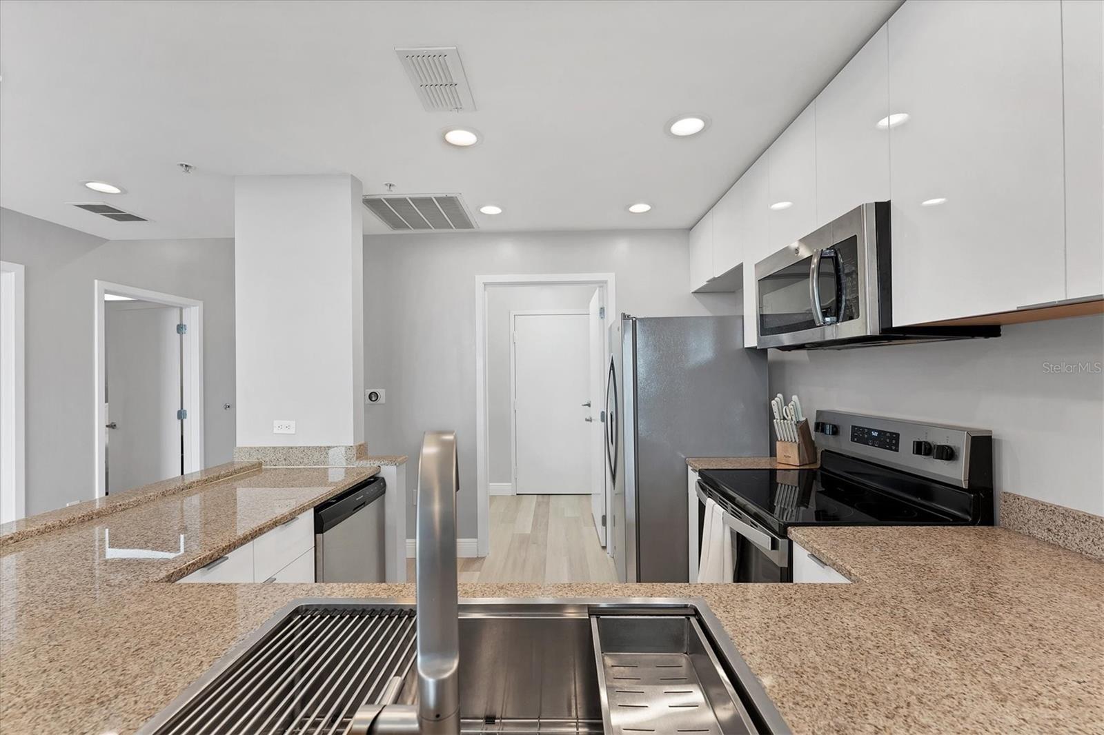 525 E Jackson Street #705 Property Photo 14