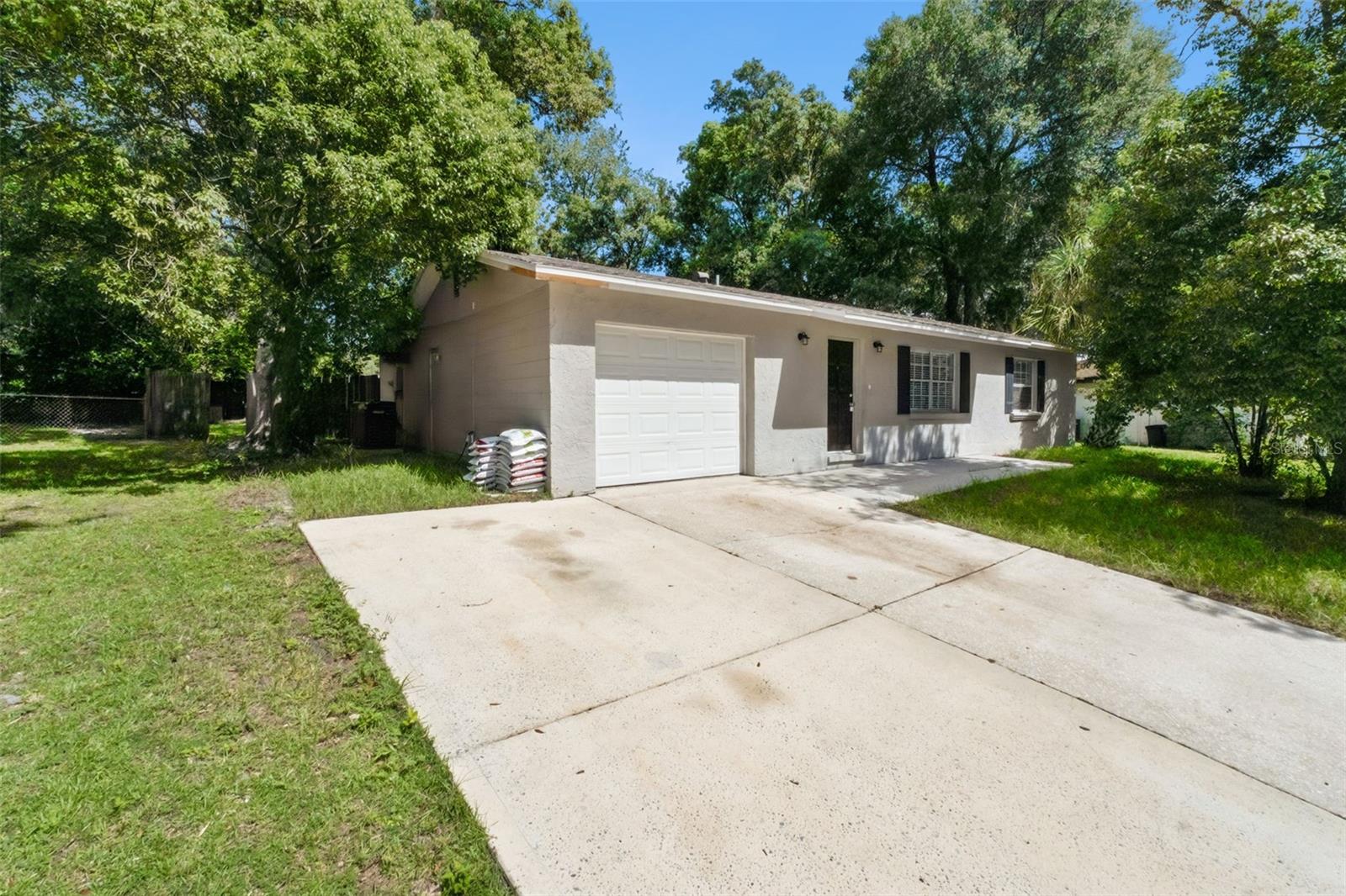 241 Loch Low Dr Property Photo 2