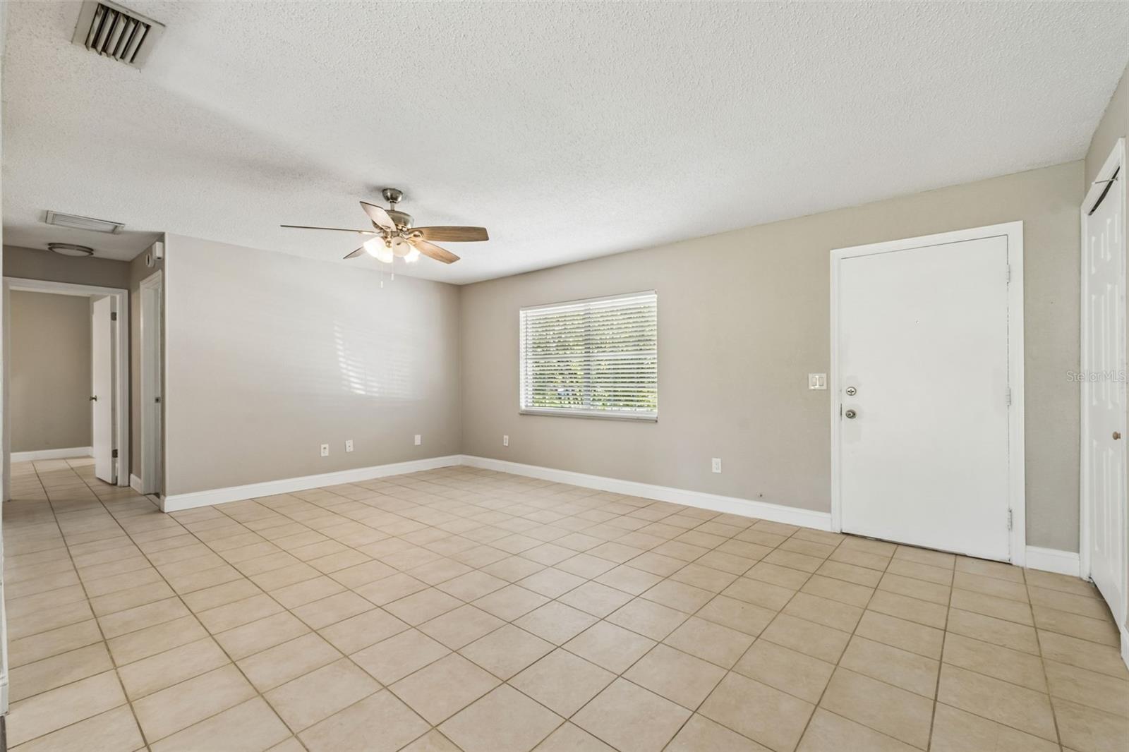 241 Loch Low Dr Property Photo 4
