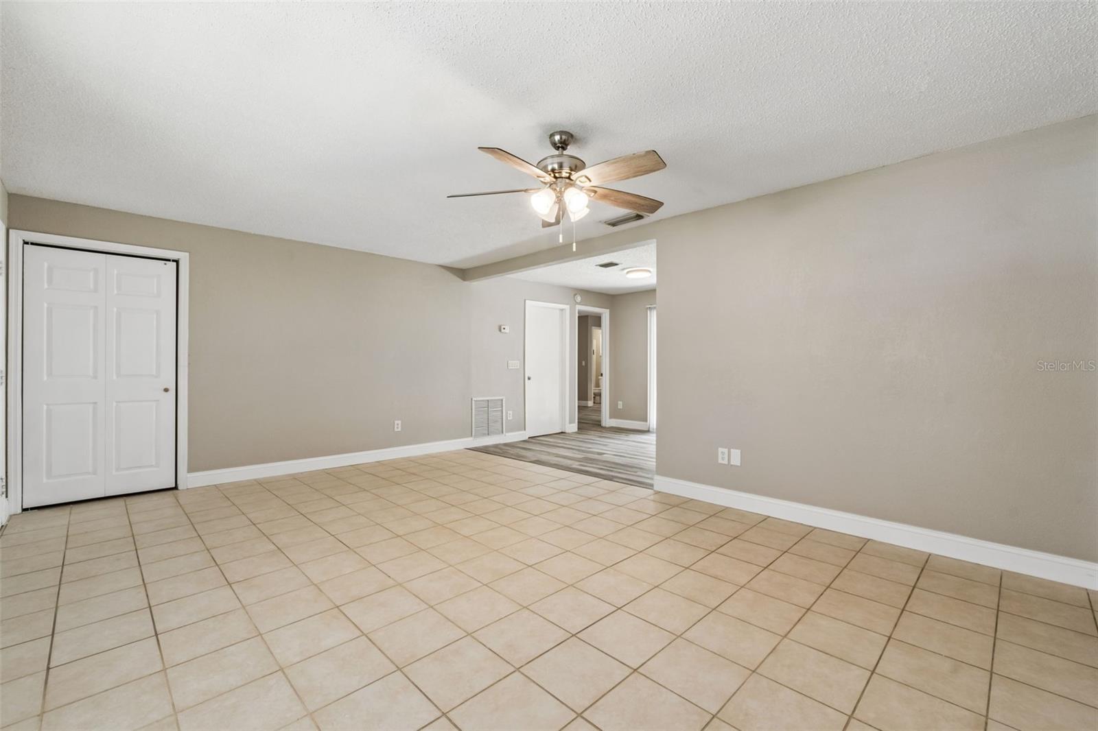 241 Loch Low Dr Property Photo 5