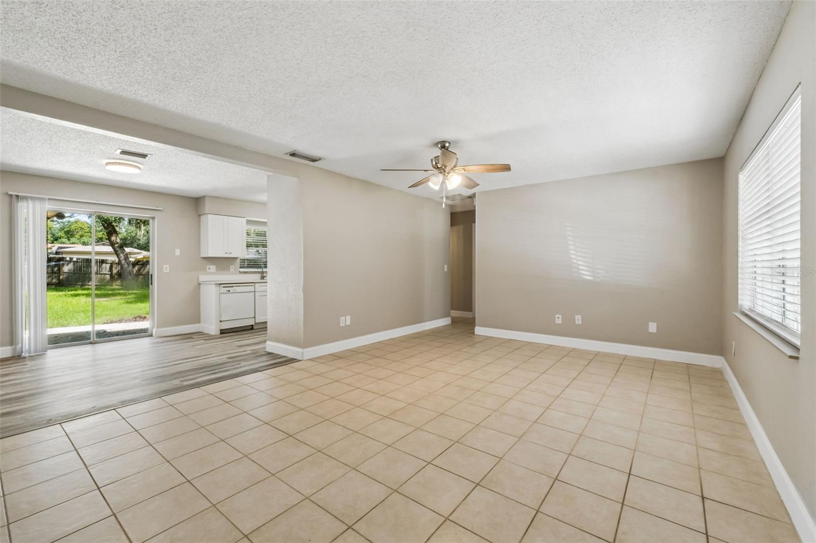 241 Loch Low Dr Property Photo 6